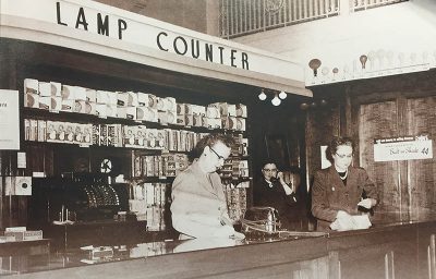 FLBK_Electric living_lamp counter