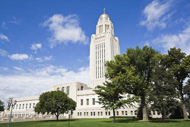 9561414 – lincoln, nebraska – state capitol building with the trees